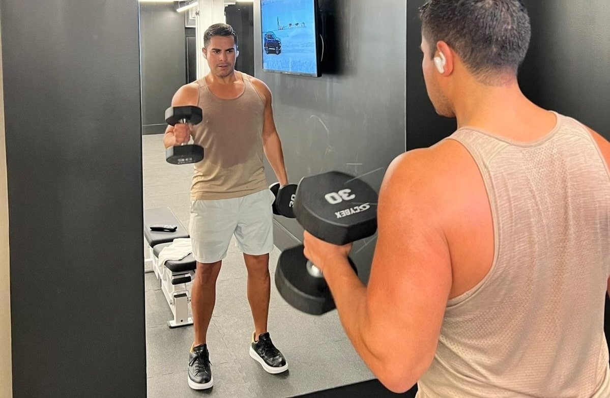 Dr Alonso Martin exercising after getting botox