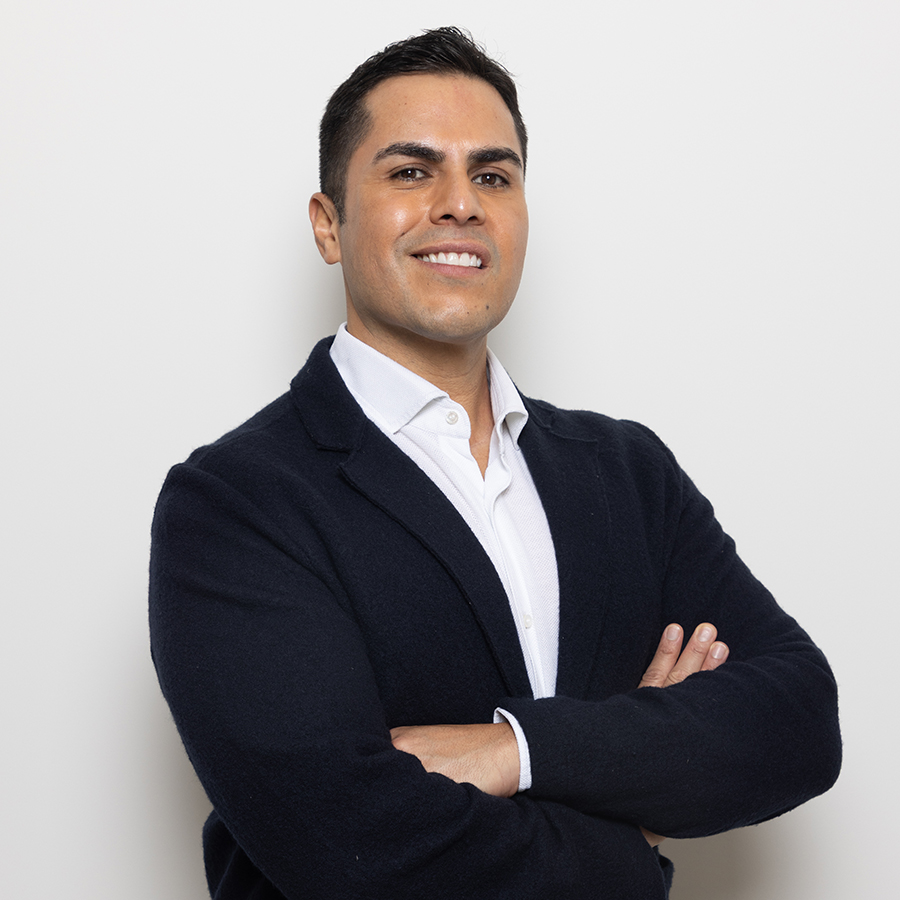Dr. Alonso Martin standing confidently with arms crossed, representing expert Semaglutide guidance at BODYWELLE